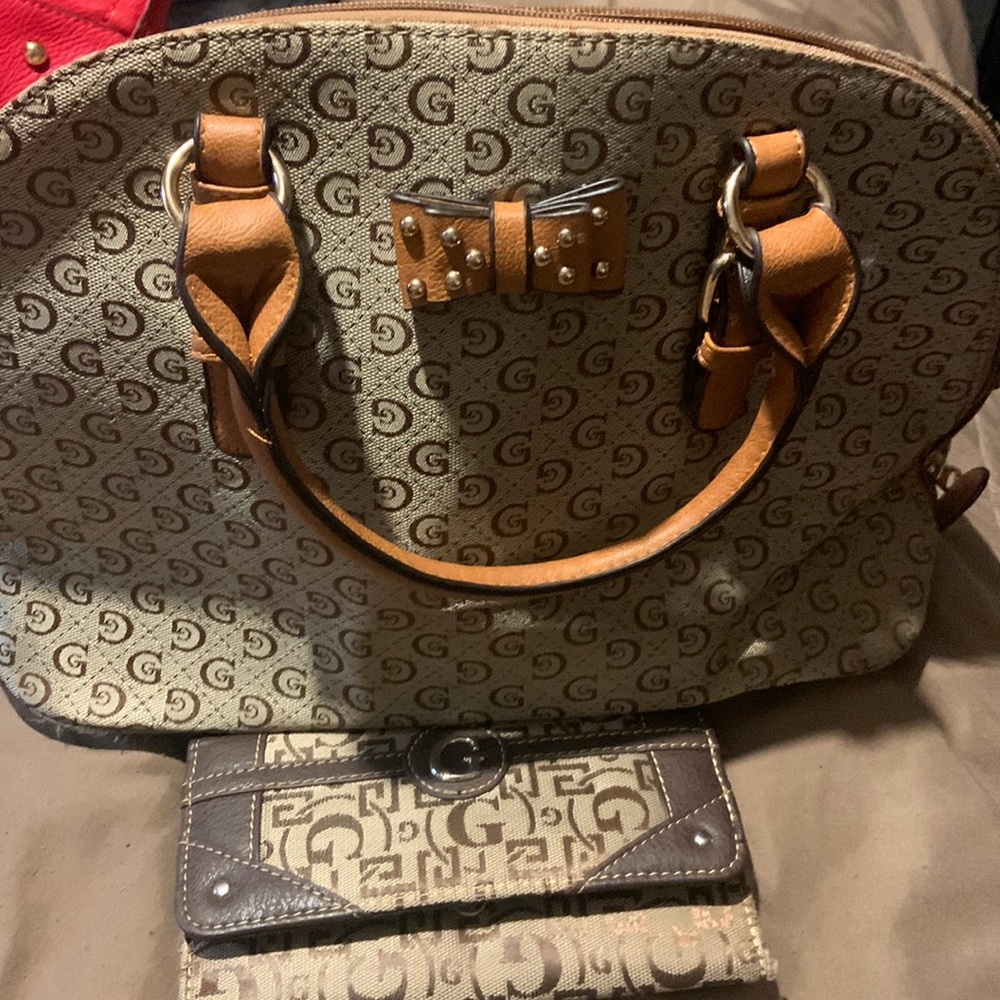 Medium Guess wallet and purse